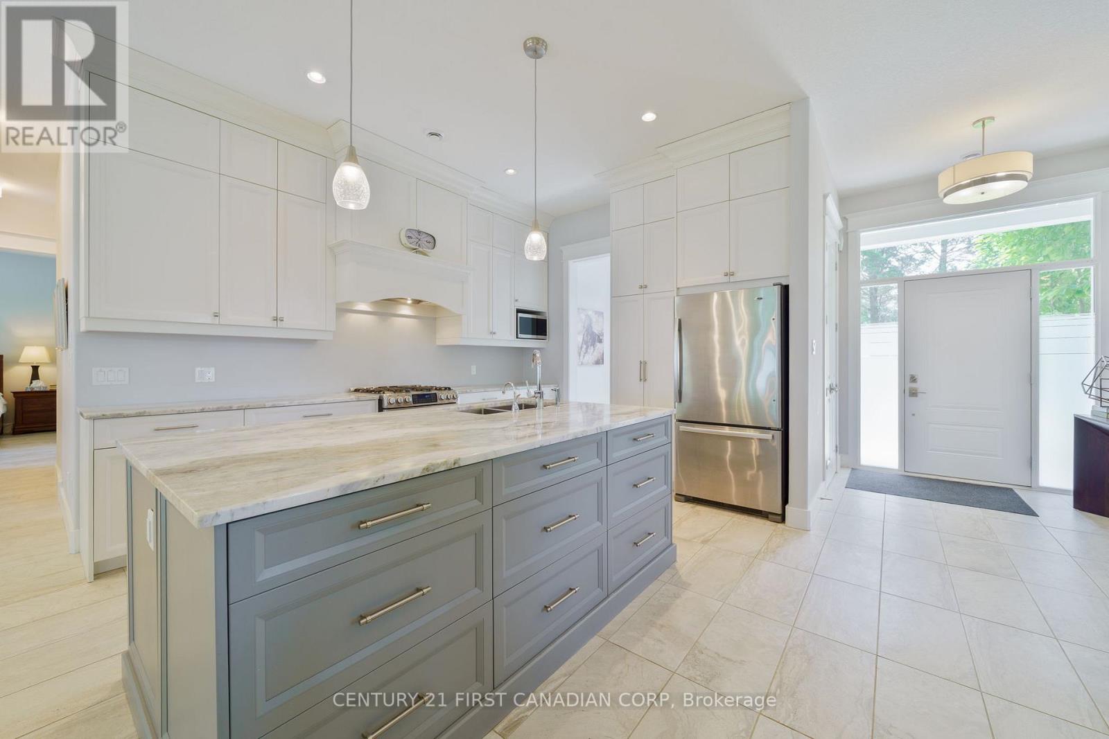 5144 Cedarview Drive, Lambton Shores, Ontario  N0N 1J0 - Photo 4 - X12230196