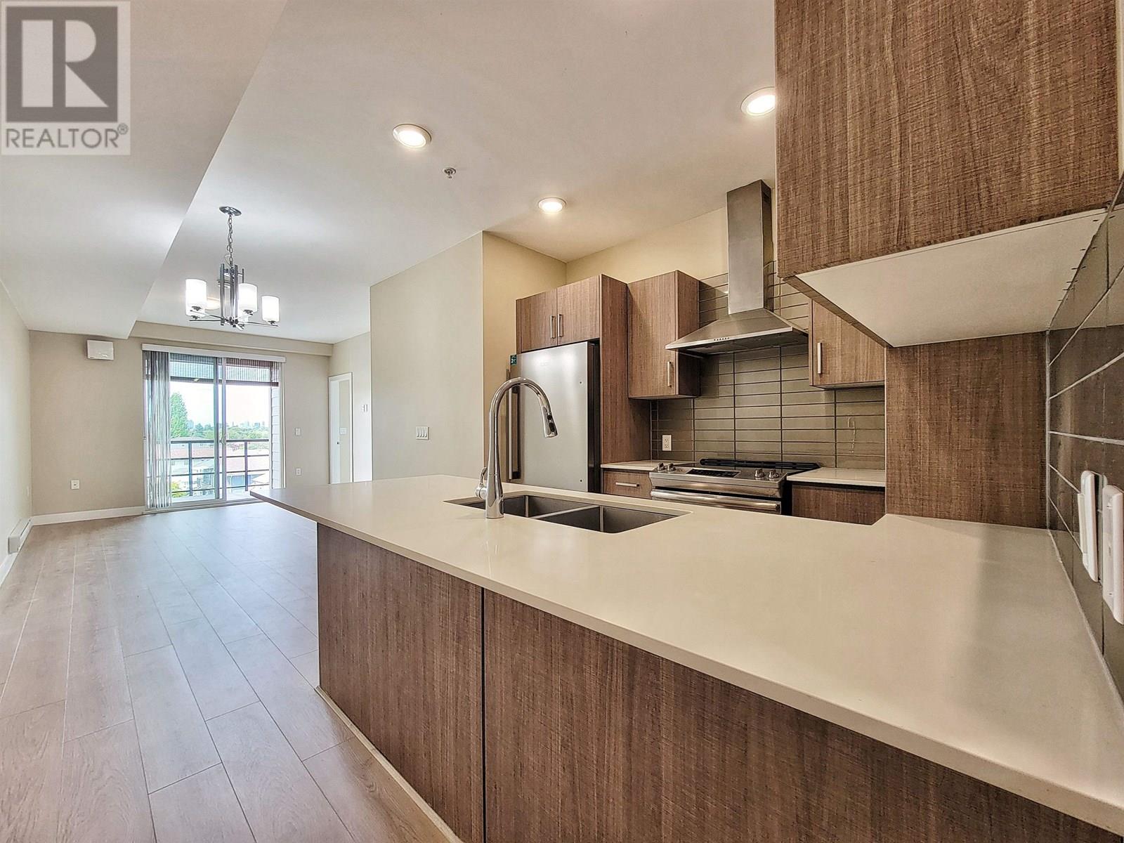 308 2889 E 1ST AVENUE, vancouver, British Columbia V5M0G2