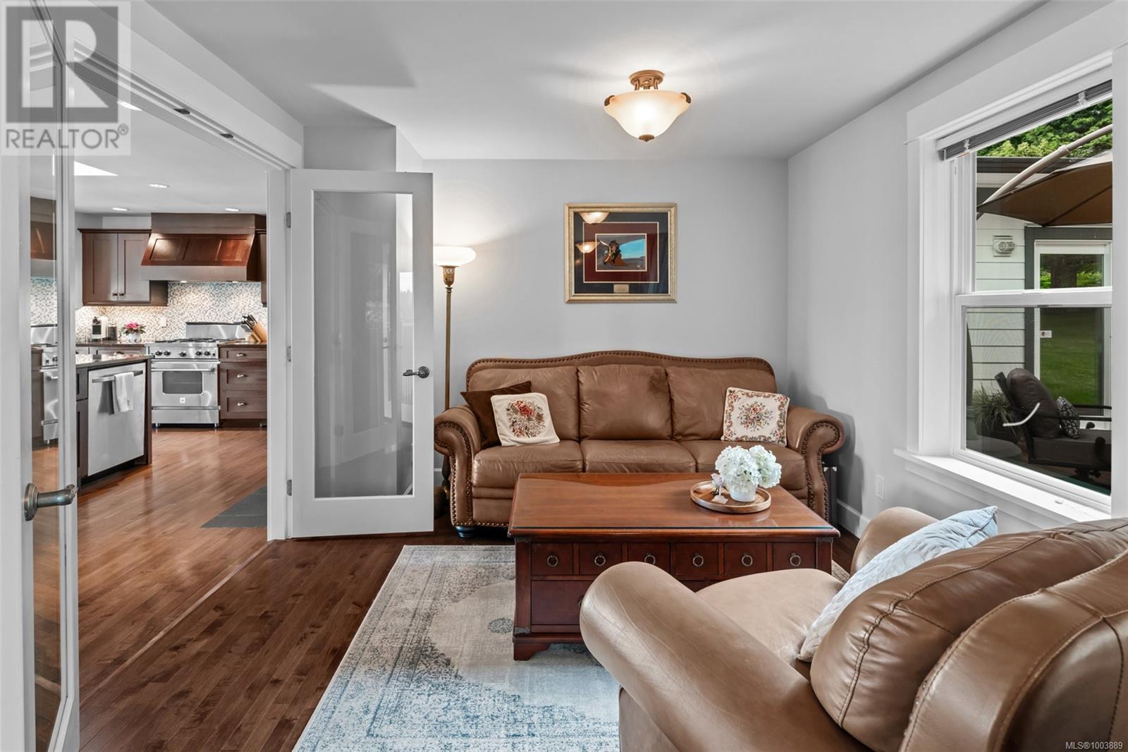 Property at 834 Royal Oak Ave image 4
