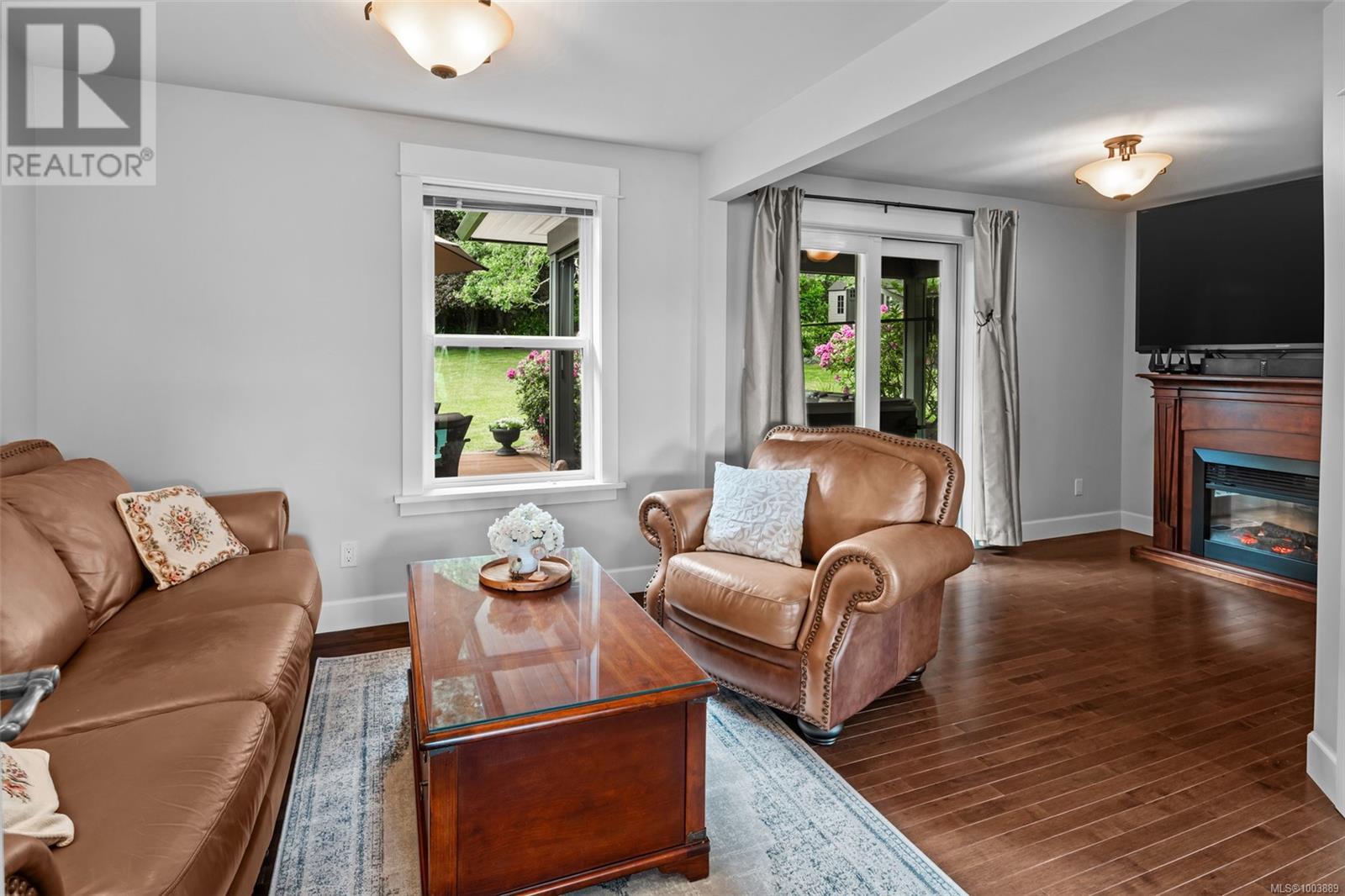 Property at 834 Royal Oak Ave image 5