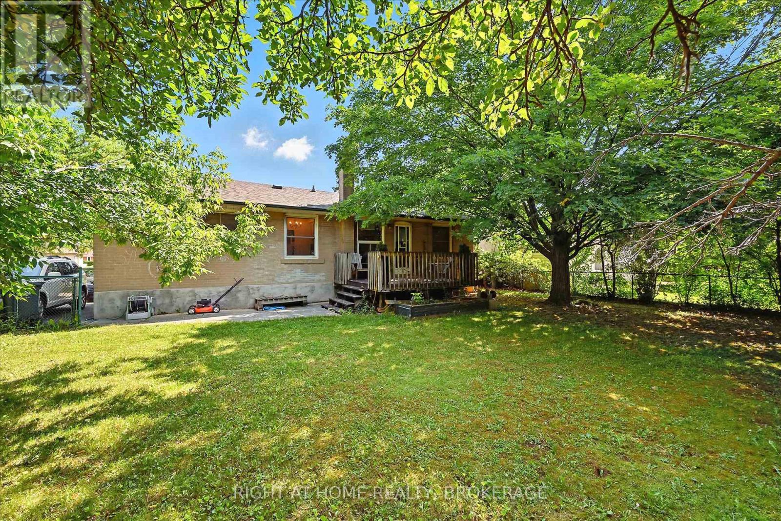 542 Trudale Court, Oakville (Wo West), Ontario  L6L 4H1 - Photo 17 - W12227387
