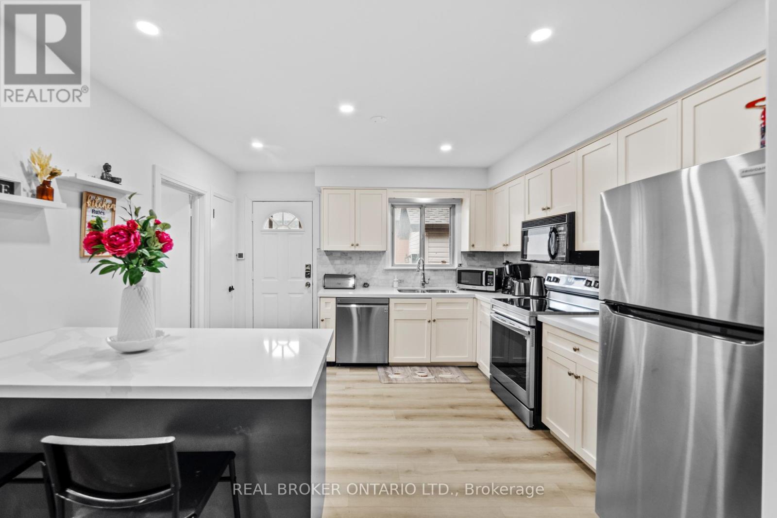 Property at 11 JACINTA DRIVE image 3