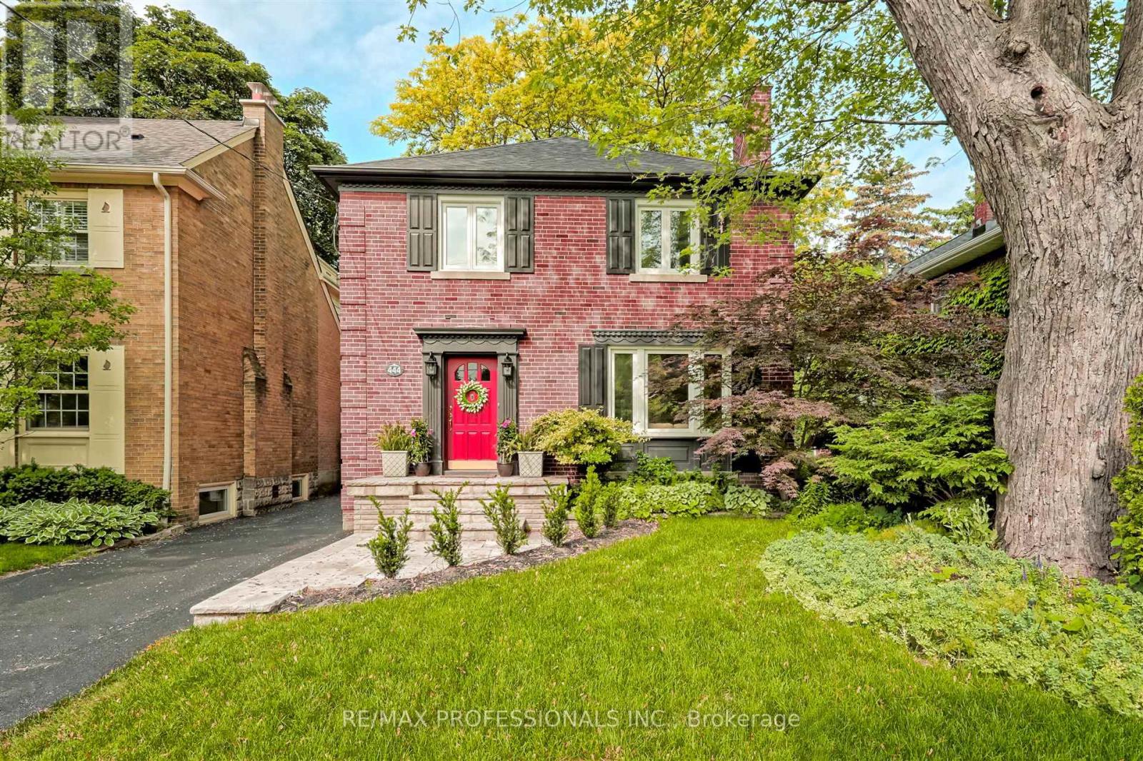 Property at 444 PRINCE EDWARD DRIVE N image 4