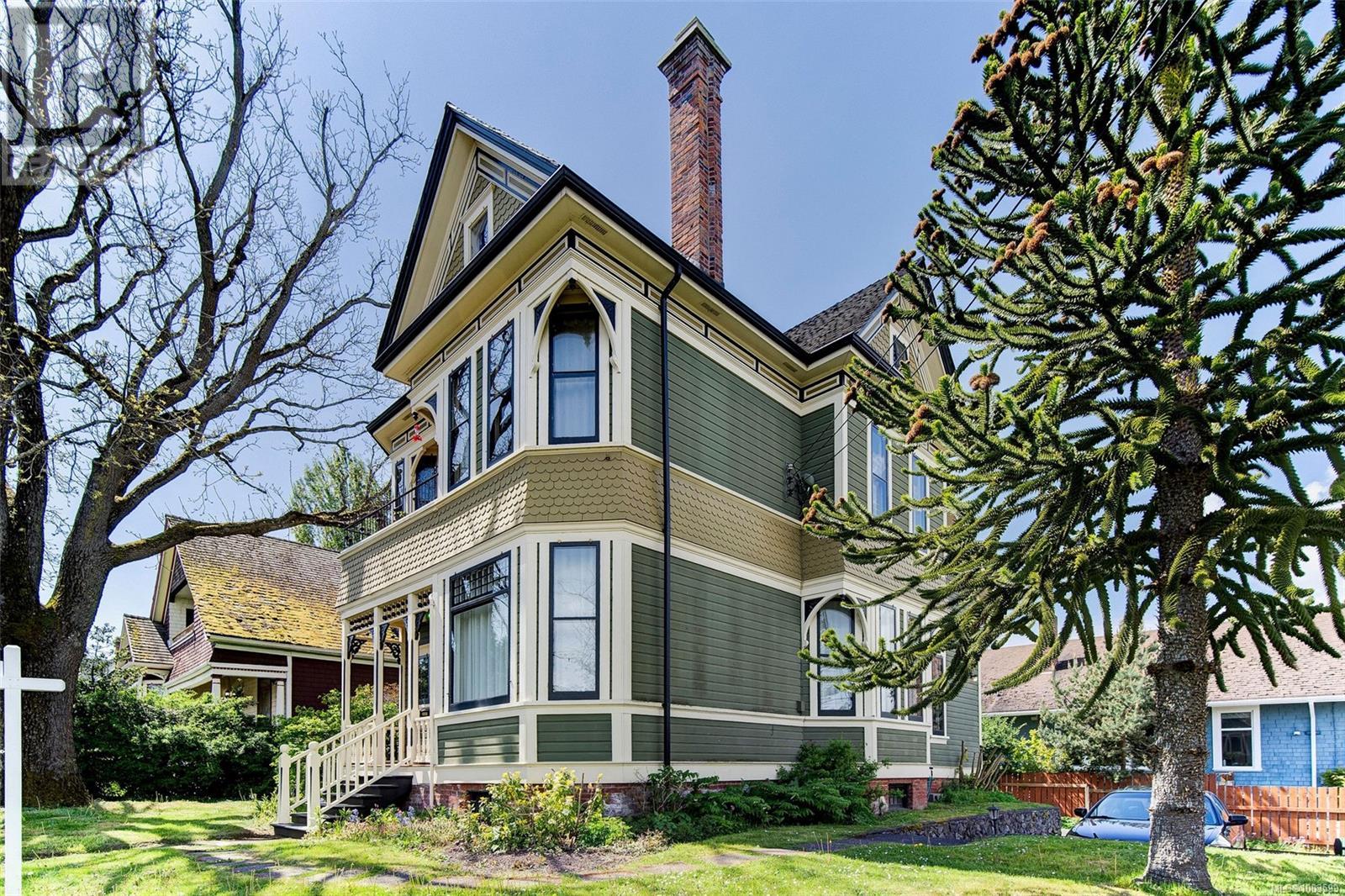 Property at 1020 Catherine St image 3