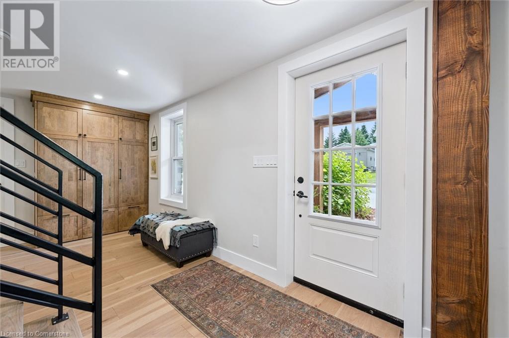 Property at 36 ALLAN Street image 5