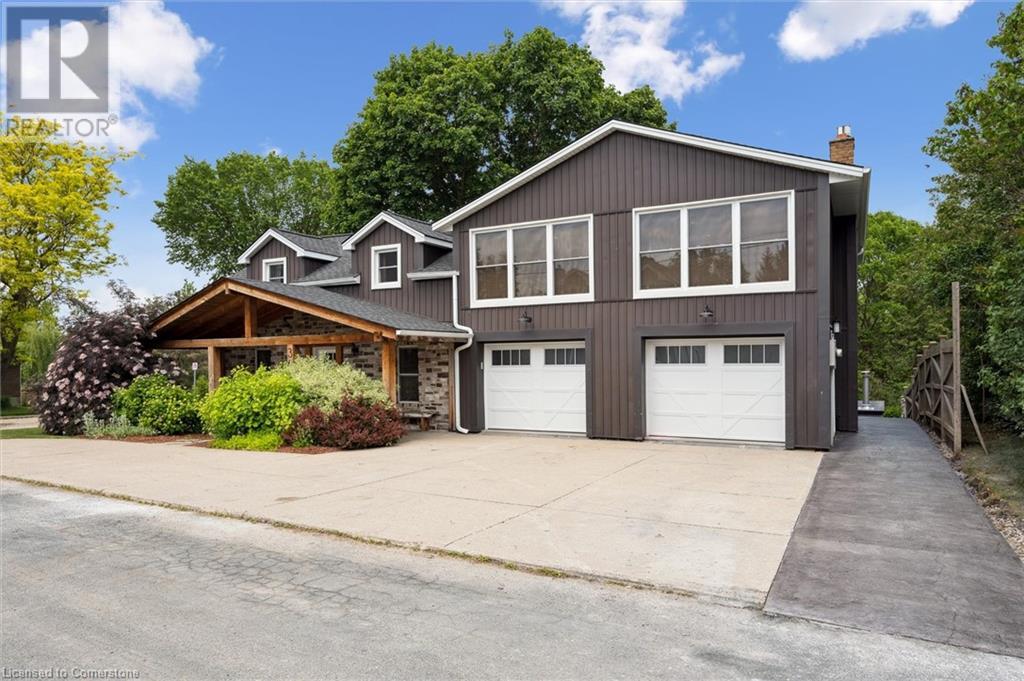 Property at 36 ALLAN Street image 3