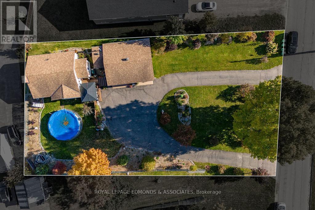 1315 Blakely Crescent W, Pembroke, Ontario  K8A 6Z9 - Photo 4 - X12230355