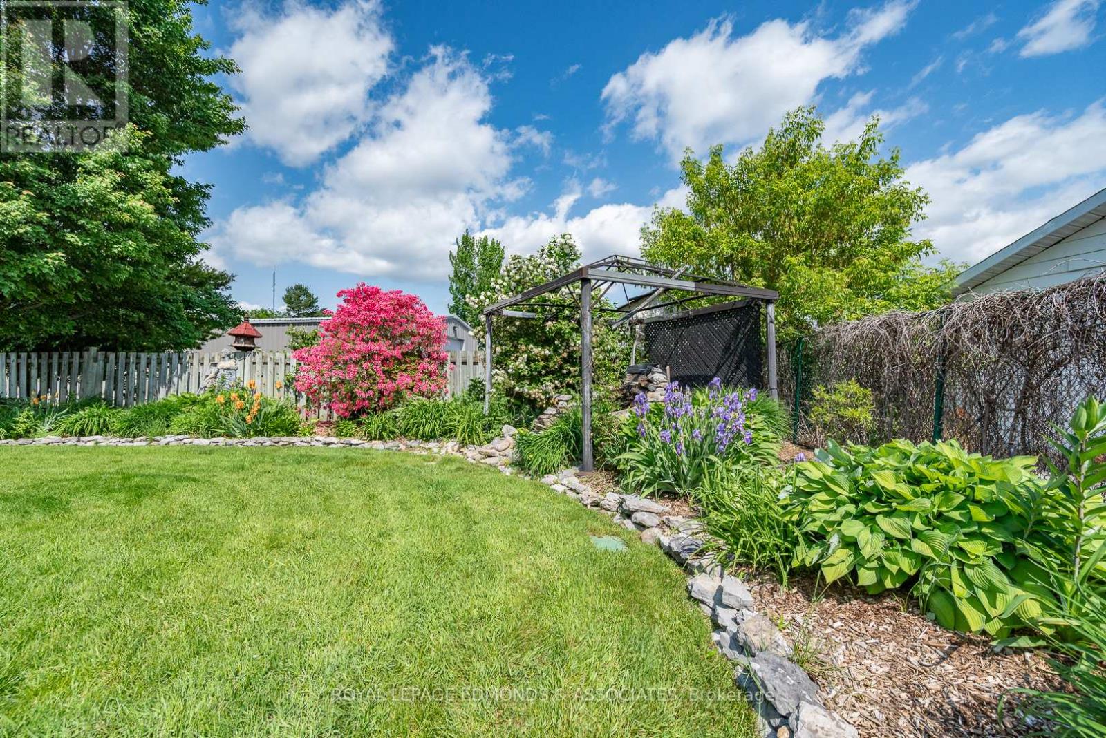 1315 Blakely Crescent W, Pembroke, Ontario  K8A 6Z9 - Photo 42 - X12230355