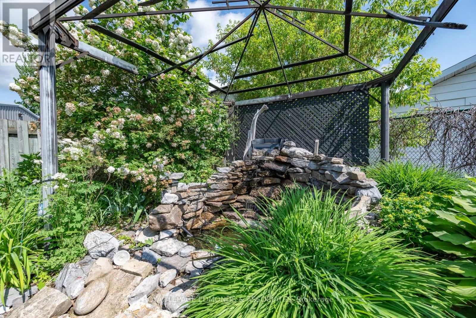 1315 Blakely Crescent W, Pembroke, Ontario  K8A 6Z9 - Photo 43 - X12230355
