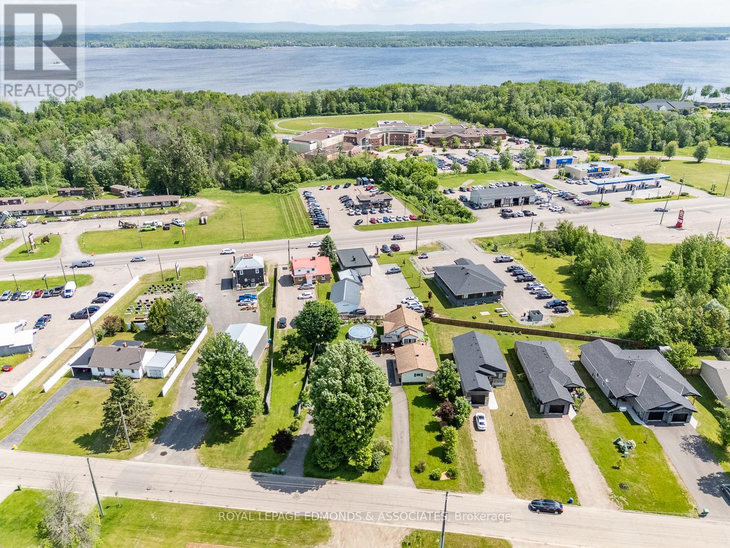 1315 Blakely Crescent W, Pembroke, Ontario  K8A 6Z9 - Photo 49 - X12230355