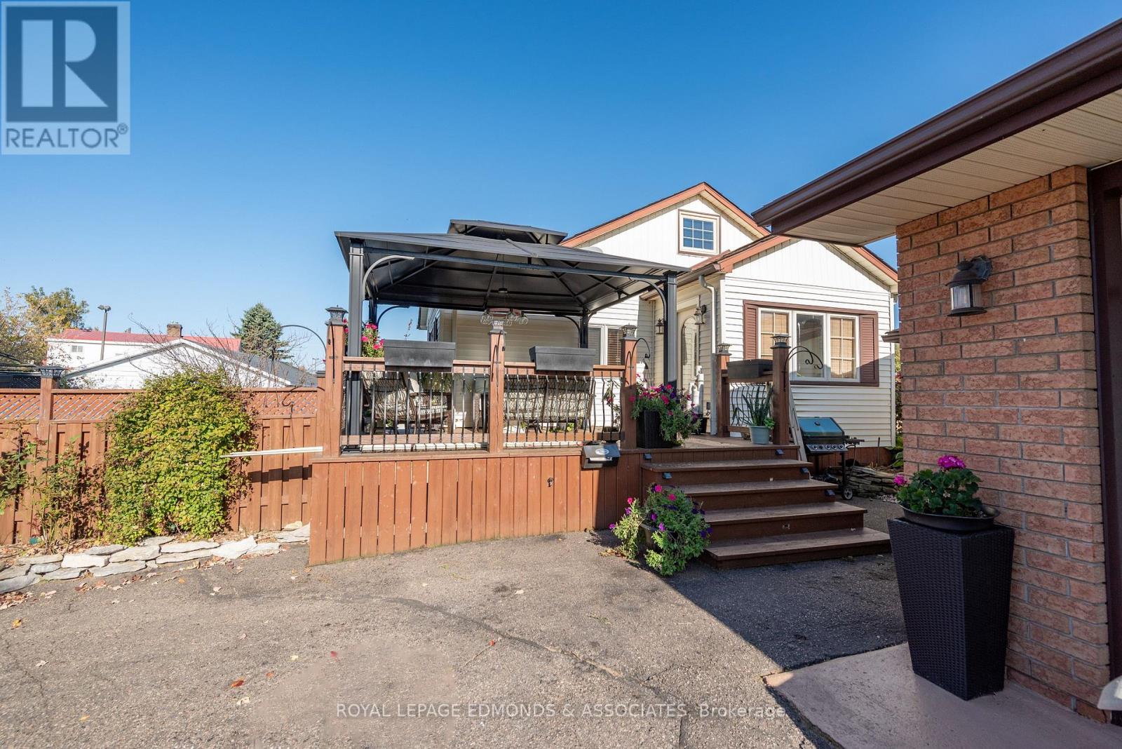 1315 Blakely Crescent W, Pembroke, Ontario  K8A 6Z9 - Photo 5 - X12230355