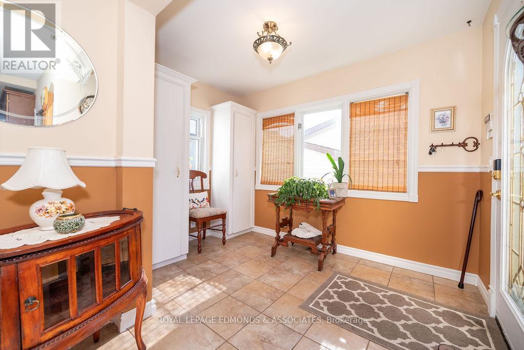 1315 Blakely Crescent W, Pembroke, Ontario  K8A 6Z9 - Photo 8 - X12230355