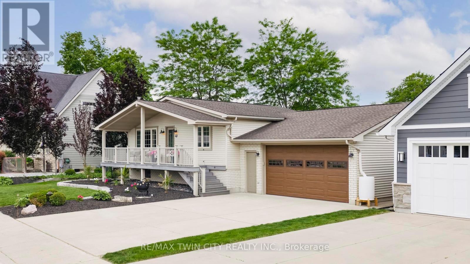49 Gill Road, Lambton Shores (Grand Bend), Ontario  N0M 1T0 - Photo 2 - X12230237