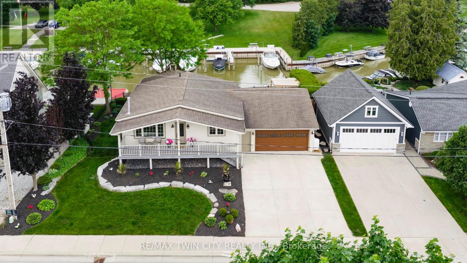 49 Gill Road, Lambton Shores (Grand Bend), Ontario  N0M 1T0 - Photo 3 - X12230237