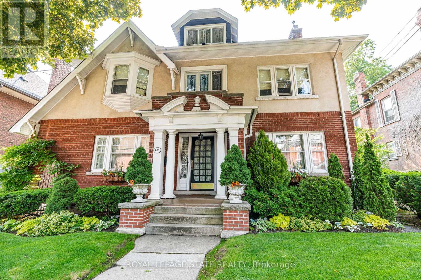 Property at 247 MACNAB STREET S image 1