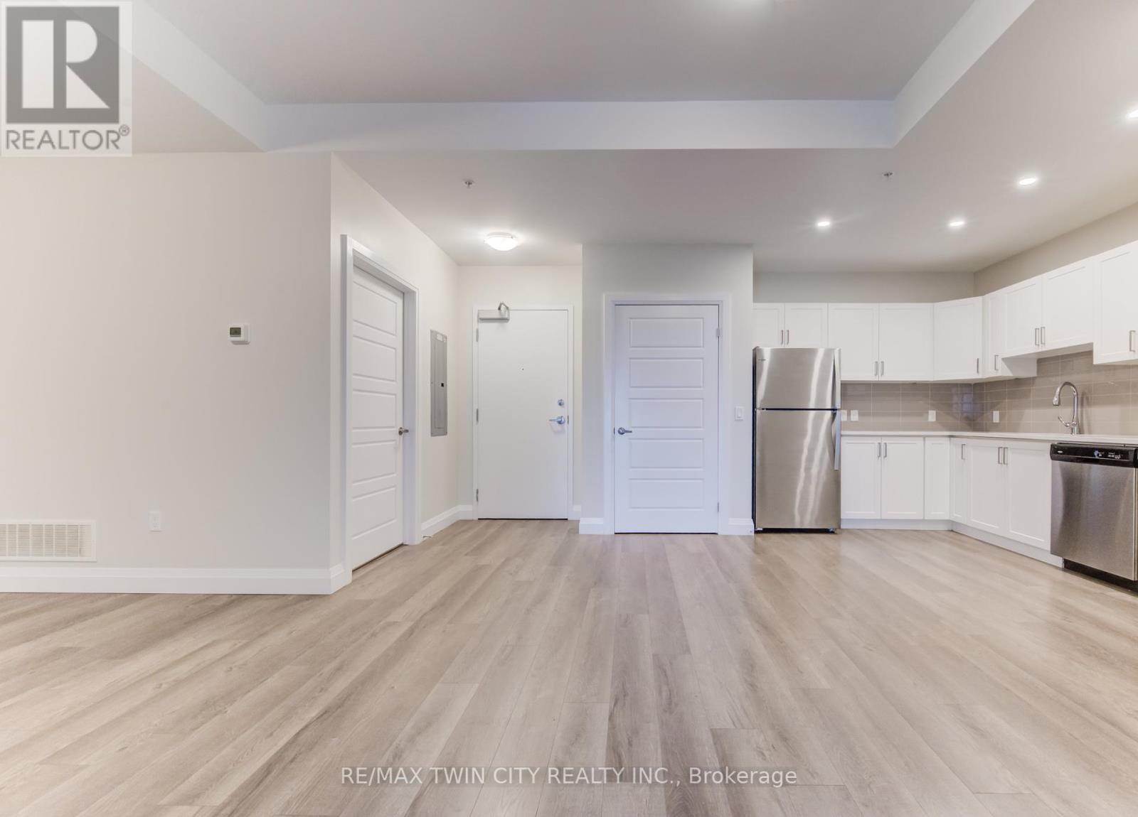 Property at 303 - 5 WAKE ROBIN DRIVE image 2