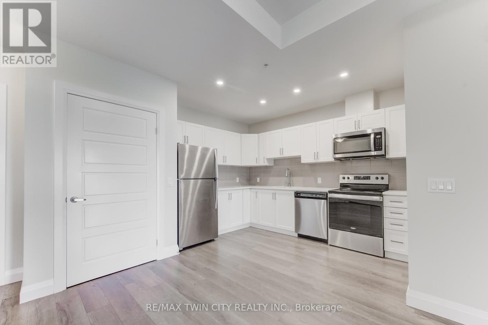 Property at 303 - 5 WAKE ROBIN DRIVE image 3