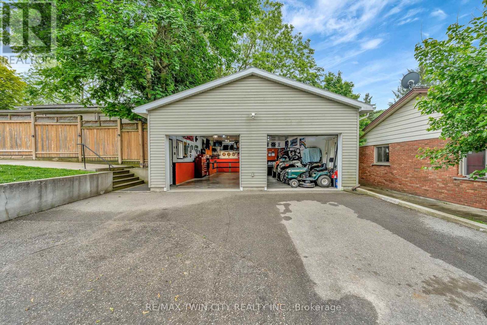 22 Victoria Street, North Dumfries, Ontario  N0B 1L0 - Photo 20 - X12230329