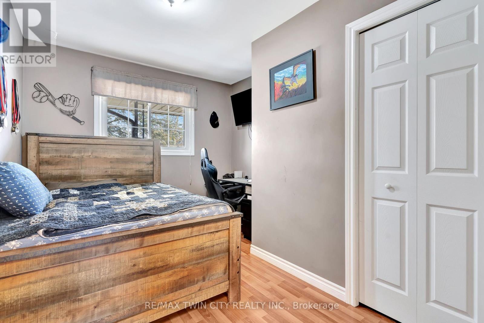 22 Victoria Street, North Dumfries, Ontario  N0B 1L0 - Photo 8 - X12230329