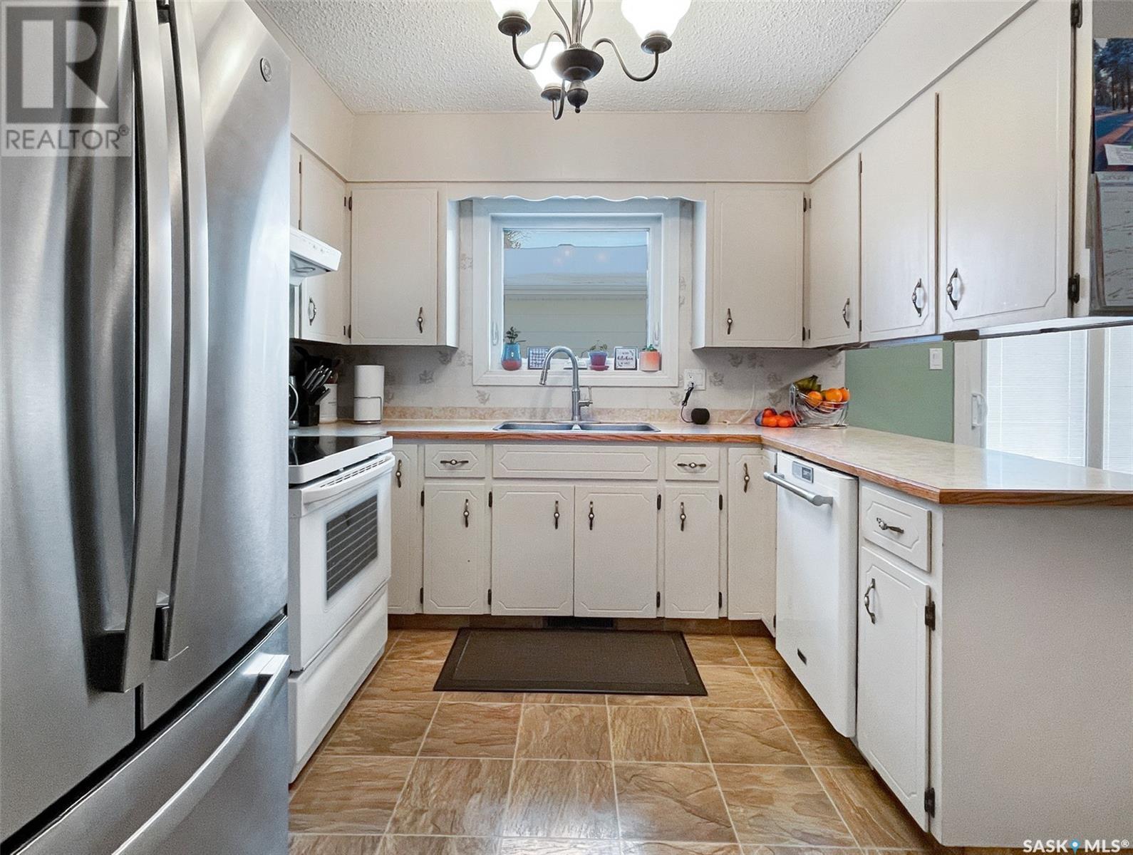 434 Colonel Otter Drive, Swift Current, Saskatchewan  S9H 4P6 - Photo 6 - SK993190
