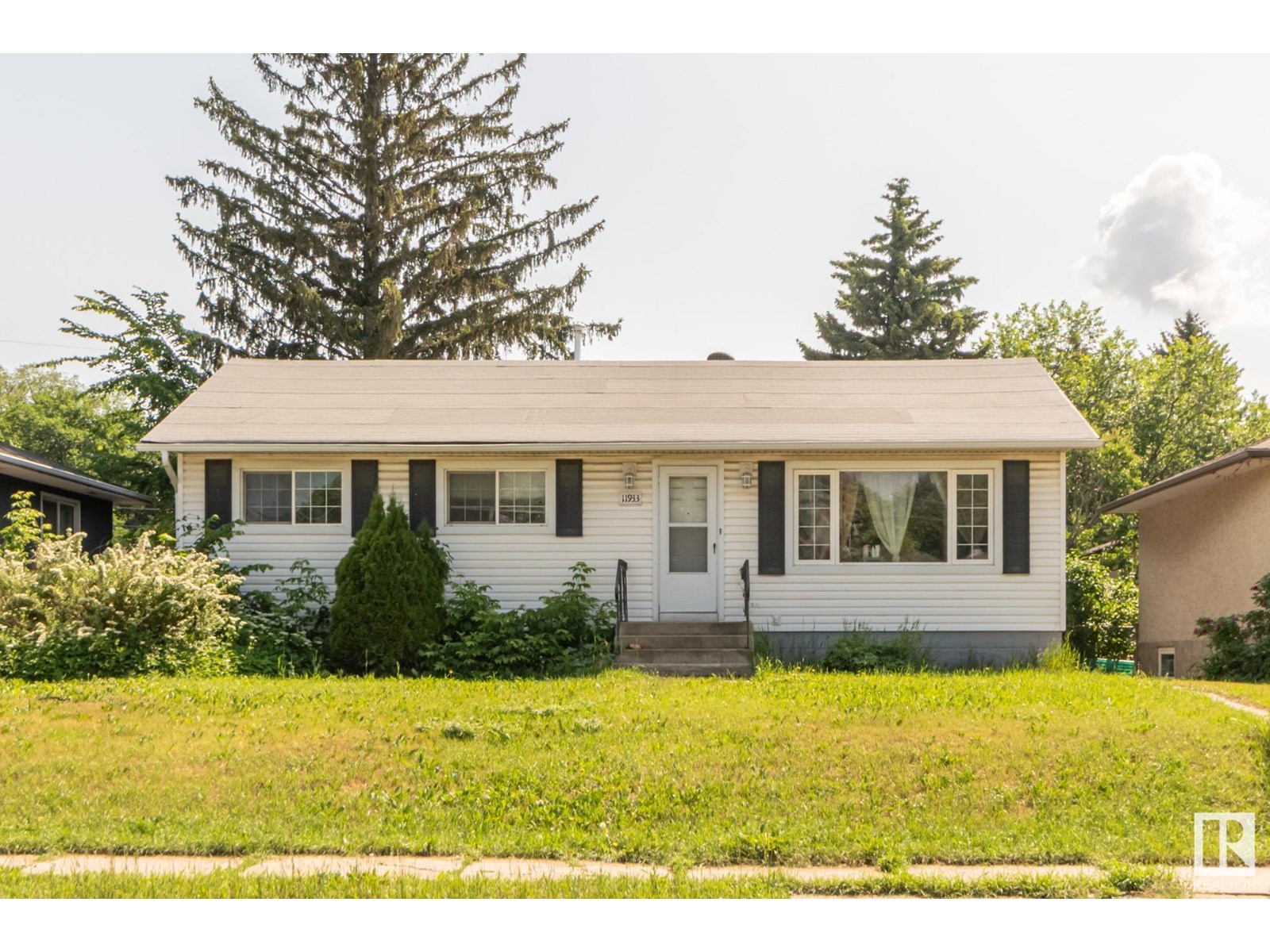 Property at 11933 50 ST NW NW image 1