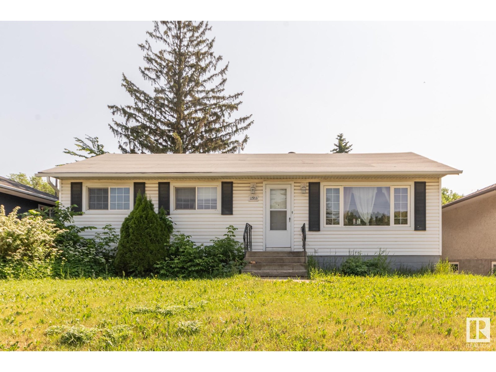 Property at 11933 50 ST NW NW image 3