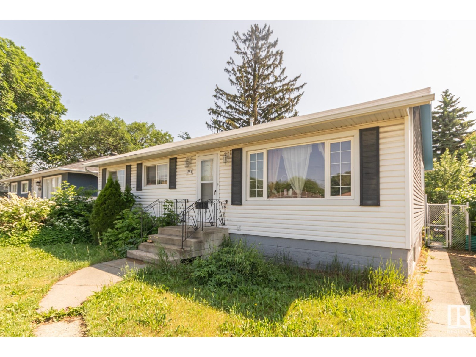 Property at 11933 50 ST NW NW image 5