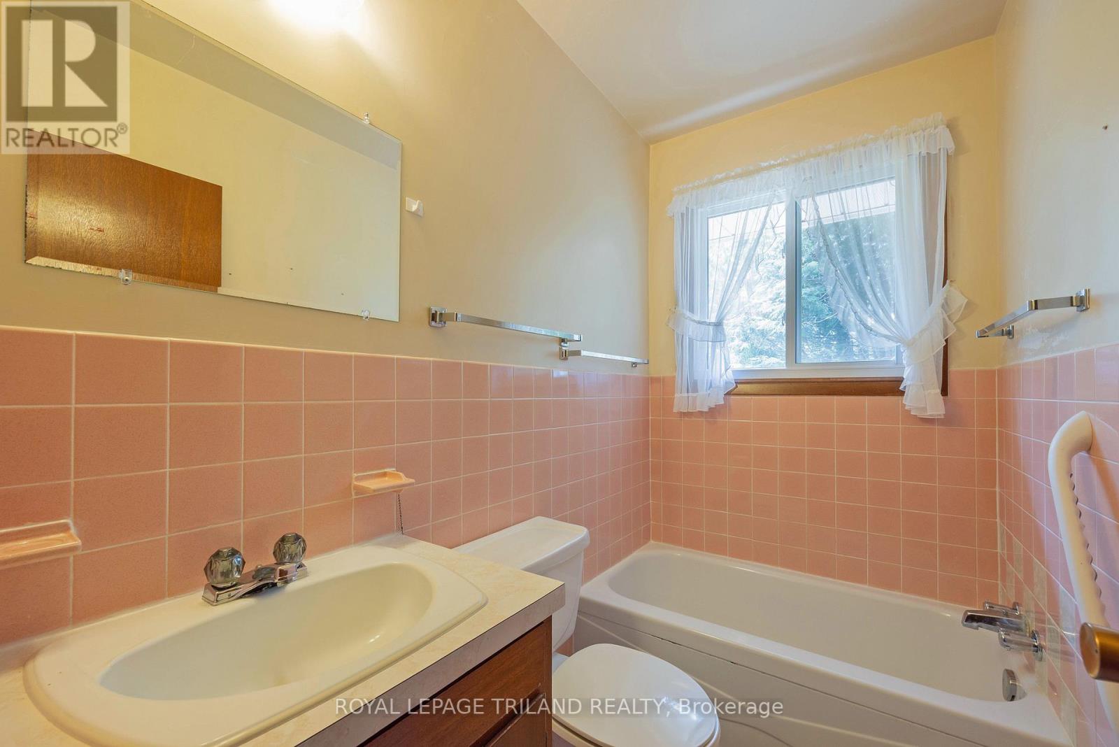 39339 Bush Line, St. Thomas, Ontario  N5P 3S9 - Photo 37 - X12230536