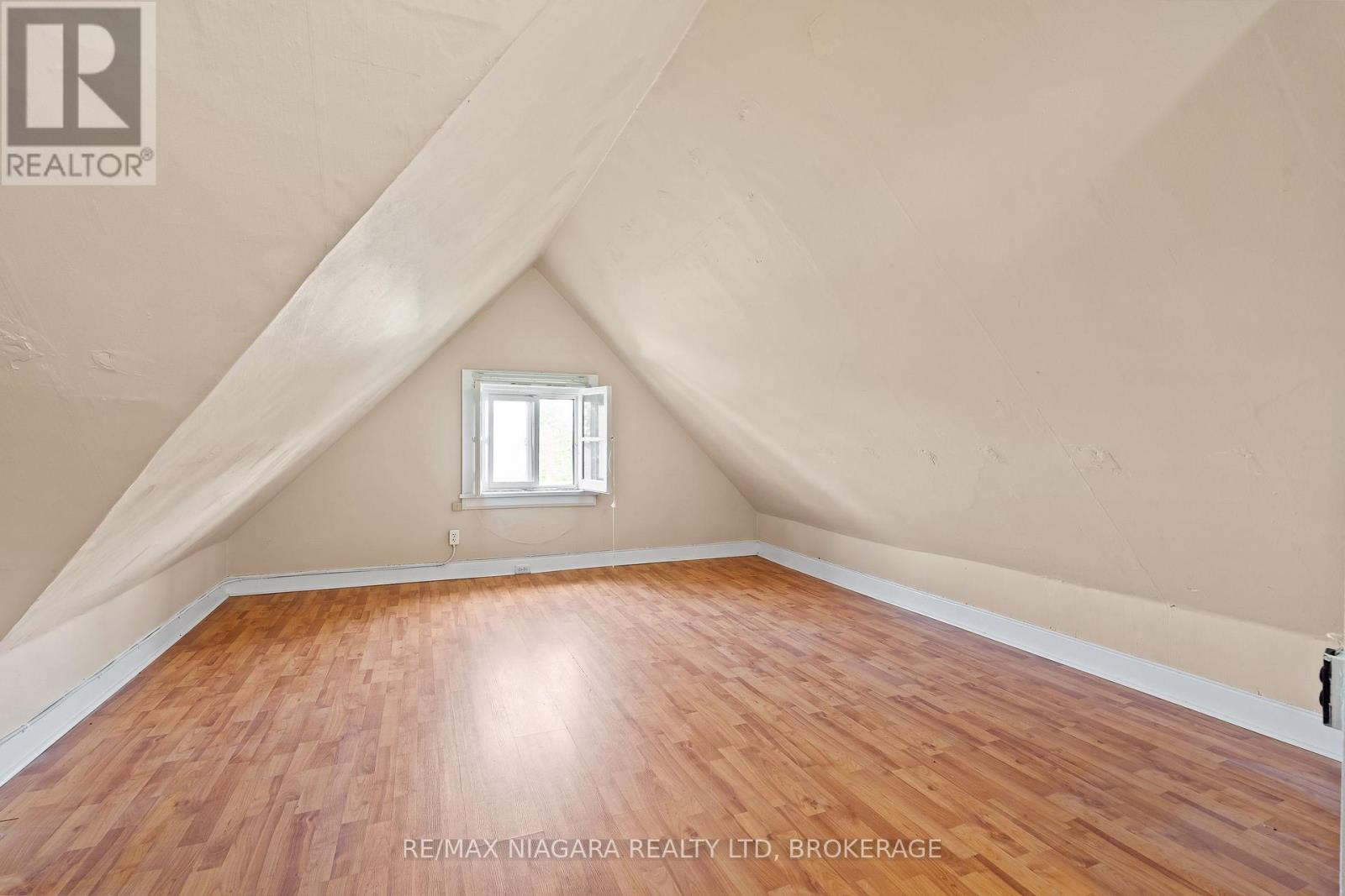 5368 Menzie Street, Niagara Falls, Ontario  L2E 2V8 - Photo 30 - X12224568