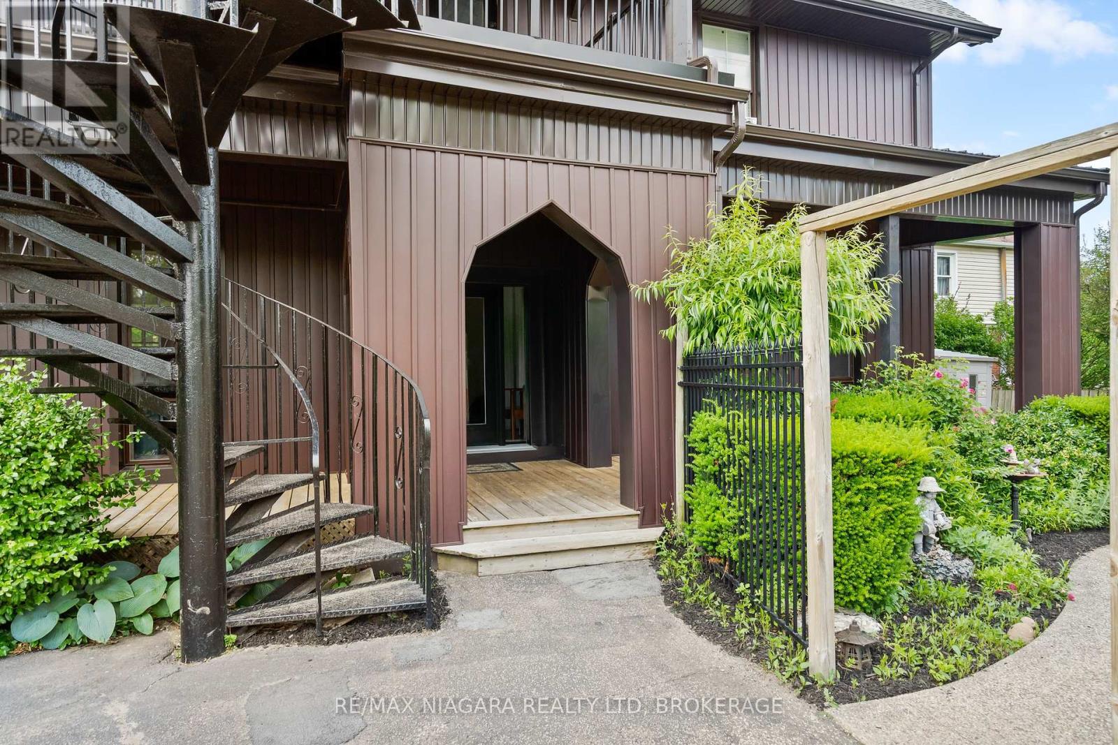 5368 Menzie Street, Niagara Falls, Ontario  L2E 2V8 - Photo 5 - X12224568