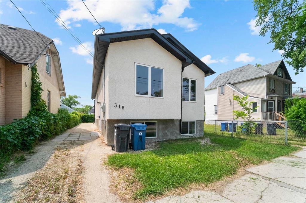 316 Alfred Avenue Winnipeg, Manitoba 4A//Winnipeg/SS June 23, Offers as received. Have you been dreaming of a newer bi-level home in Winnipeg? Built in 2014, this beautifully maintained property is ready to impress. From the moment you step inside, you'll feel the pride of ownership. The main floor is flooded with natural light and offers an inviting layout perfect for hosting friends or enjoying a quiet movie night. The spacious primary bedroom includes a large walk-in closet, accompanied by two additional bedrooms and a stylish 4-piece bathroom. Downstairs, you'll find even more living space, including a generous rec room, two more bedrooms, and a full bathroom. A unique bonus? There's a separate entrance at the bottom of the stairs offering the exciting potential to create a secondary suite to help offset your mortgage or generate rental income. Whether you're a first-time buyer, multi-generational family, or investor, this home is full of opportunity. Don t miss your chance book your showing today! (id:48254)
