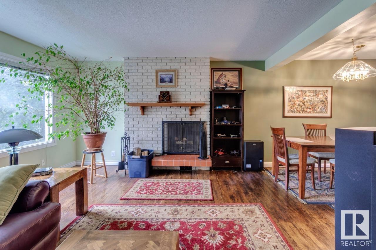 Property at 4 MILBURN CR image 2