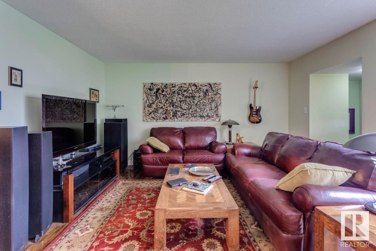 Property at 4 MILBURN CR image 4