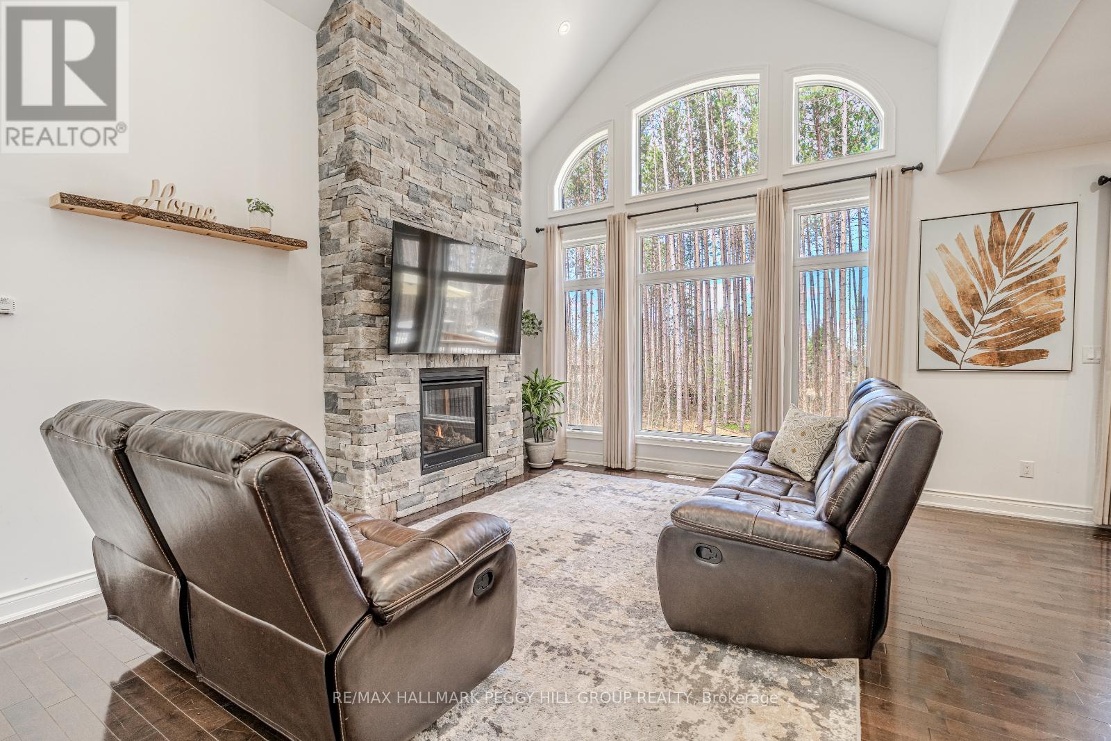 Property at 38 WINDERMERE CIRCLE image 4