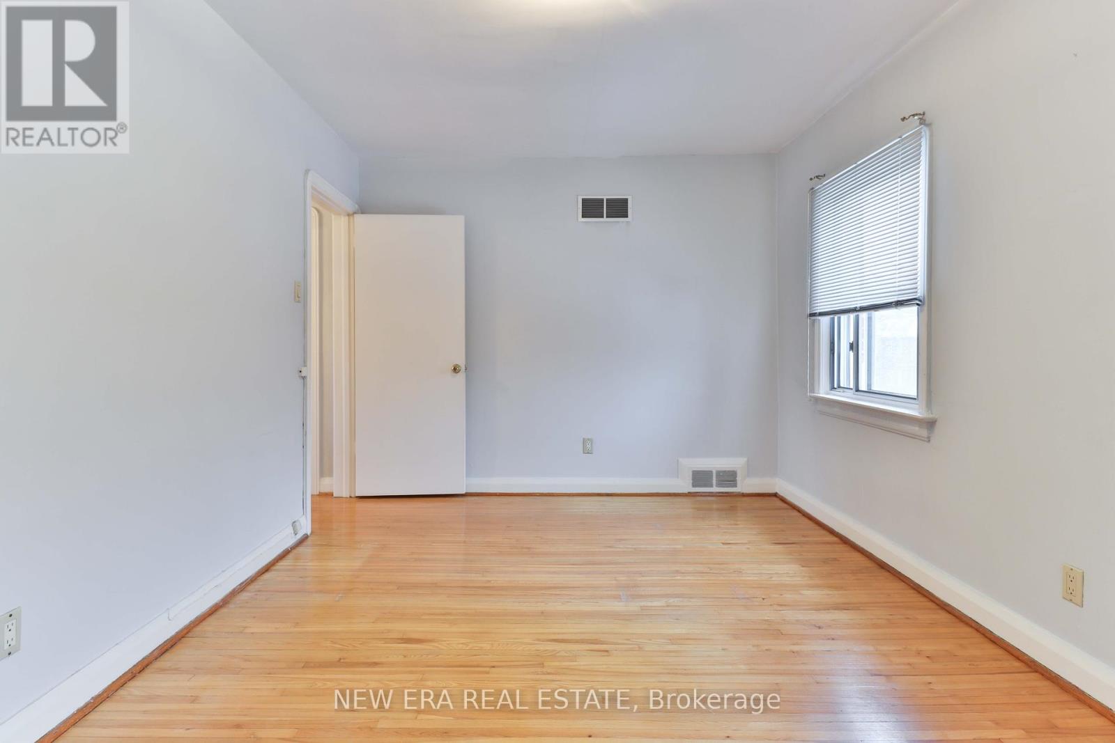 27 Dell Park Avenue, Toronto, Ontario  M6B 2T5 - Photo 20 - C12152231