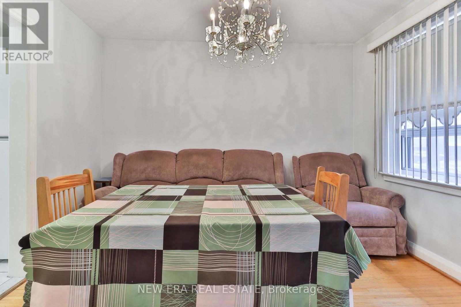 27 Dell Park Avenue, Toronto, Ontario  M6B 2T5 - Photo 10 - C12152231