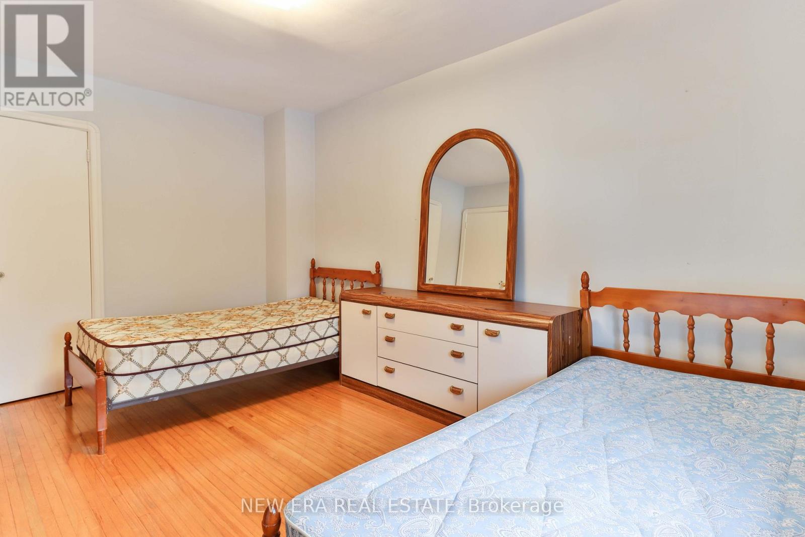 27 Dell Park Avenue, Toronto, Ontario  M6B 2T5 - Photo 22 - C12152231