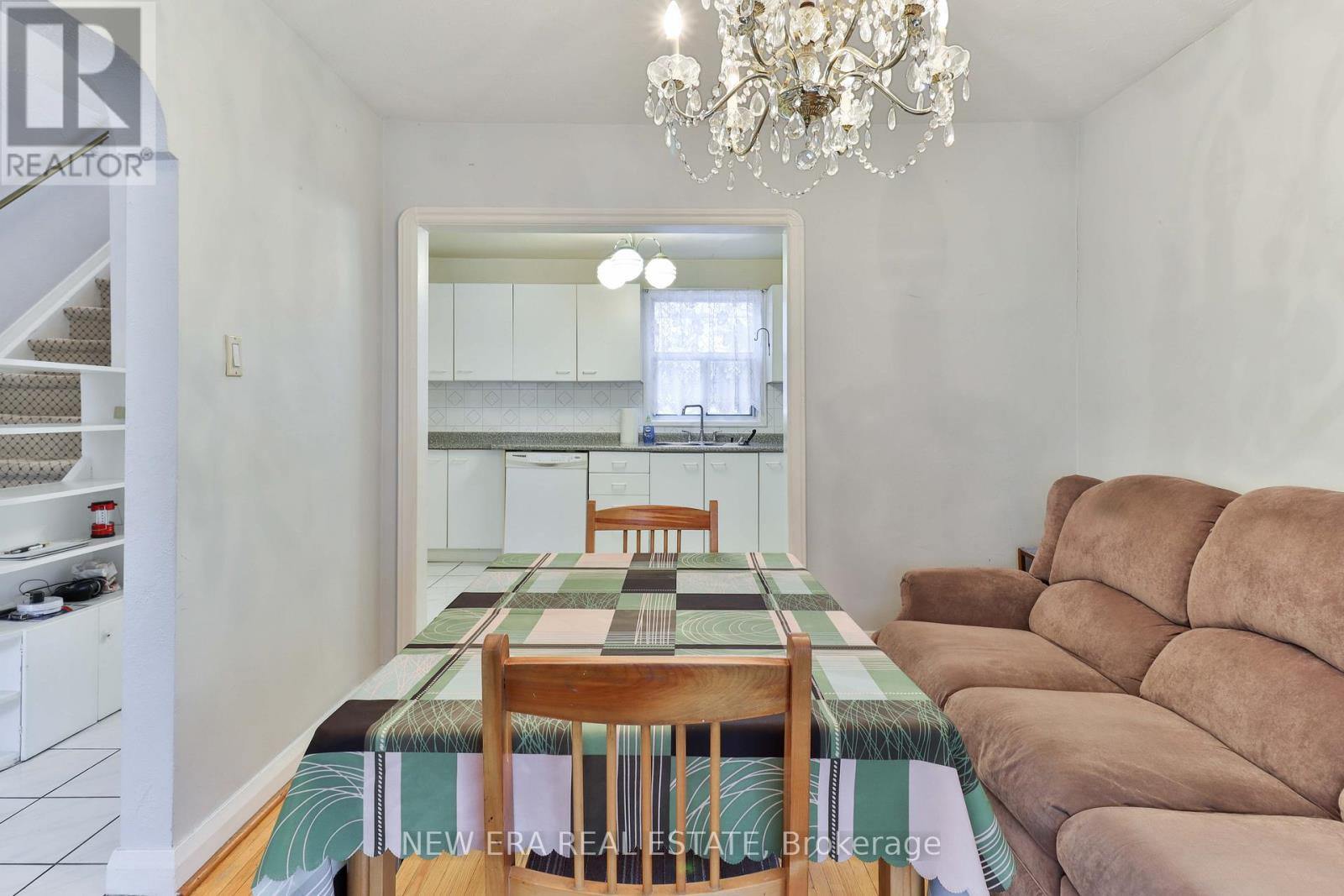27 Dell Park Avenue, Toronto, Ontario  M6B 2T5 - Photo 12 - C12152231