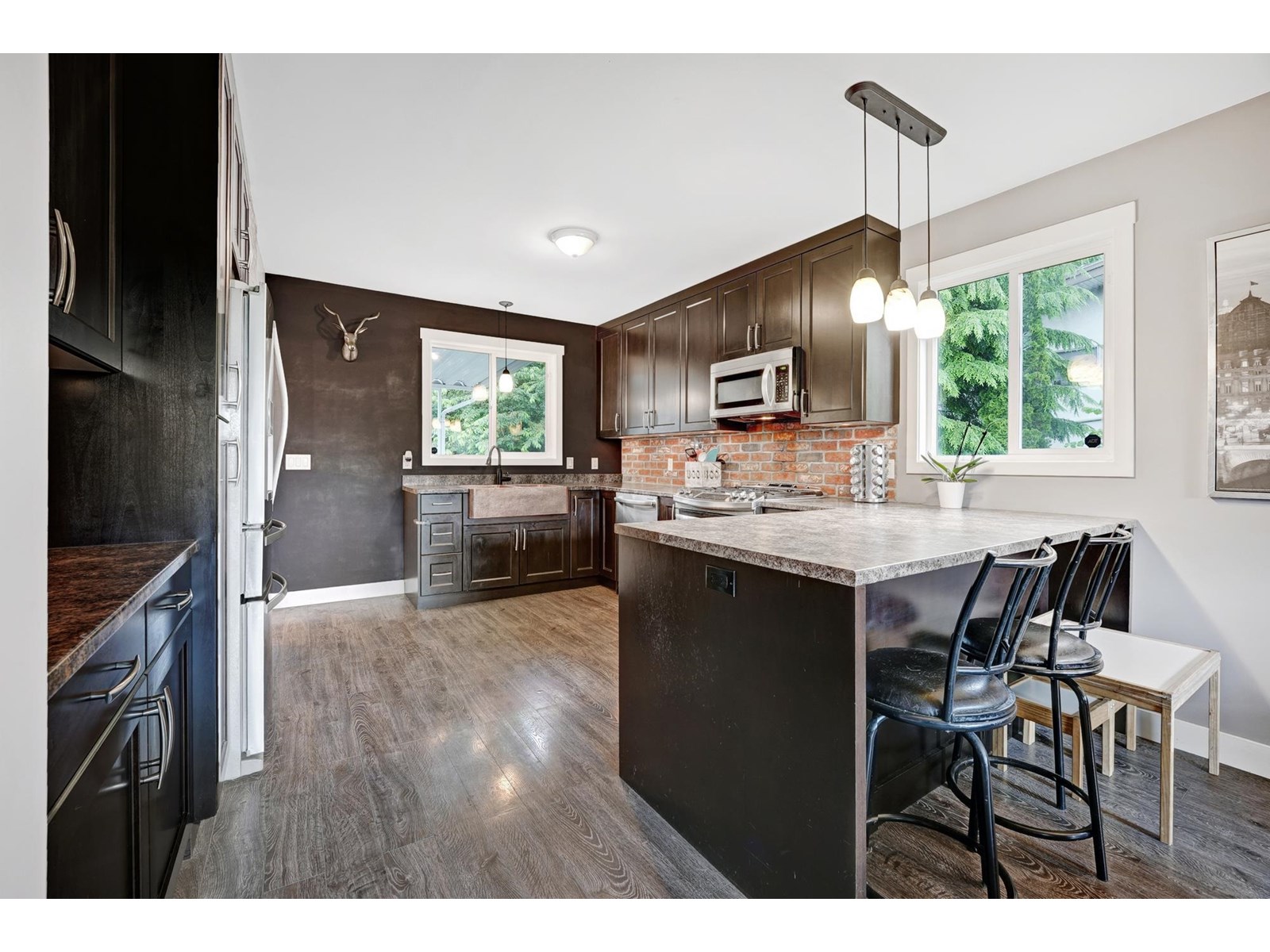 Property at 32921 6 AVENUE image 2
