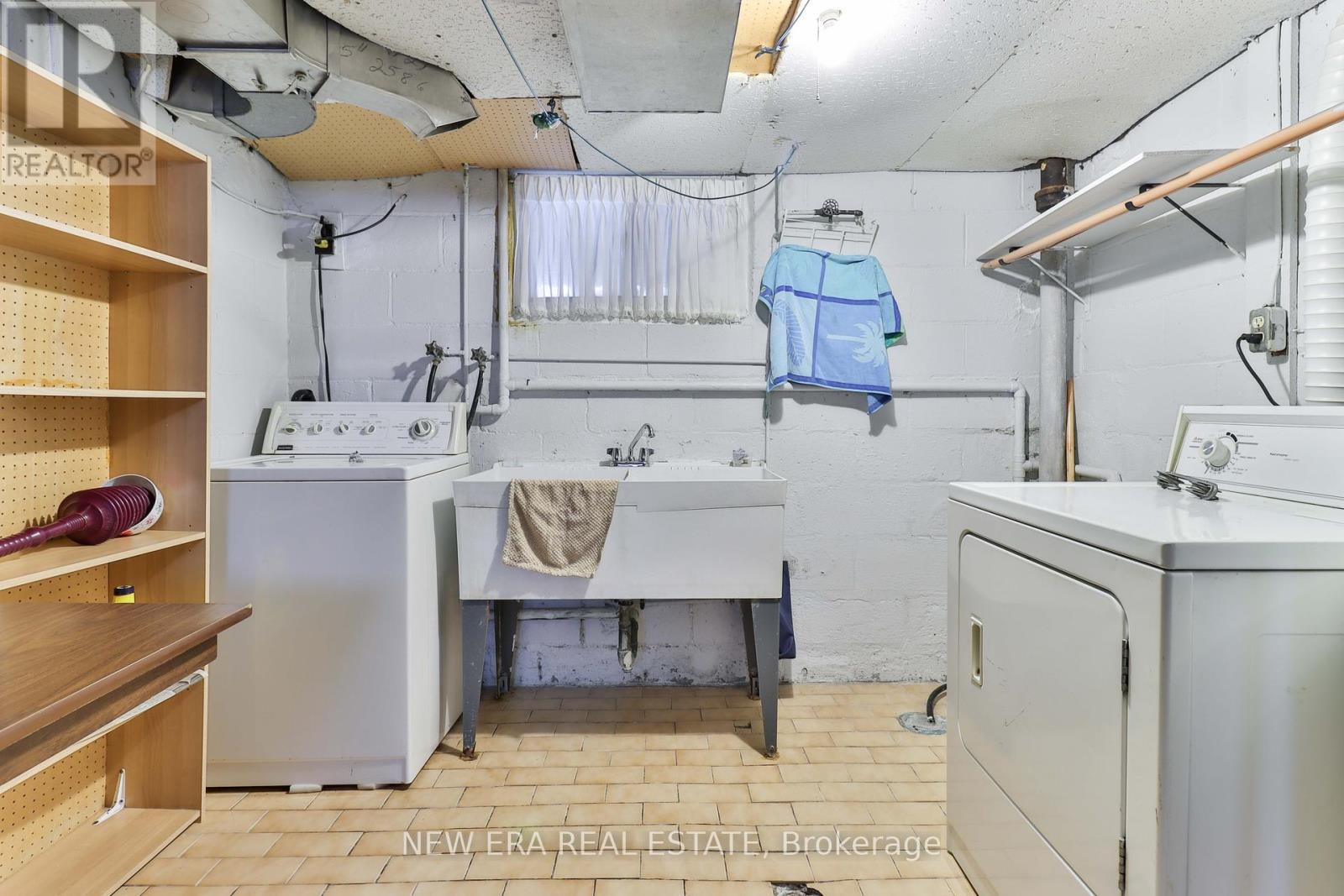27 Dell Park Avenue, Toronto, Ontario  M6B 2T5 - Photo 32 - C12152231