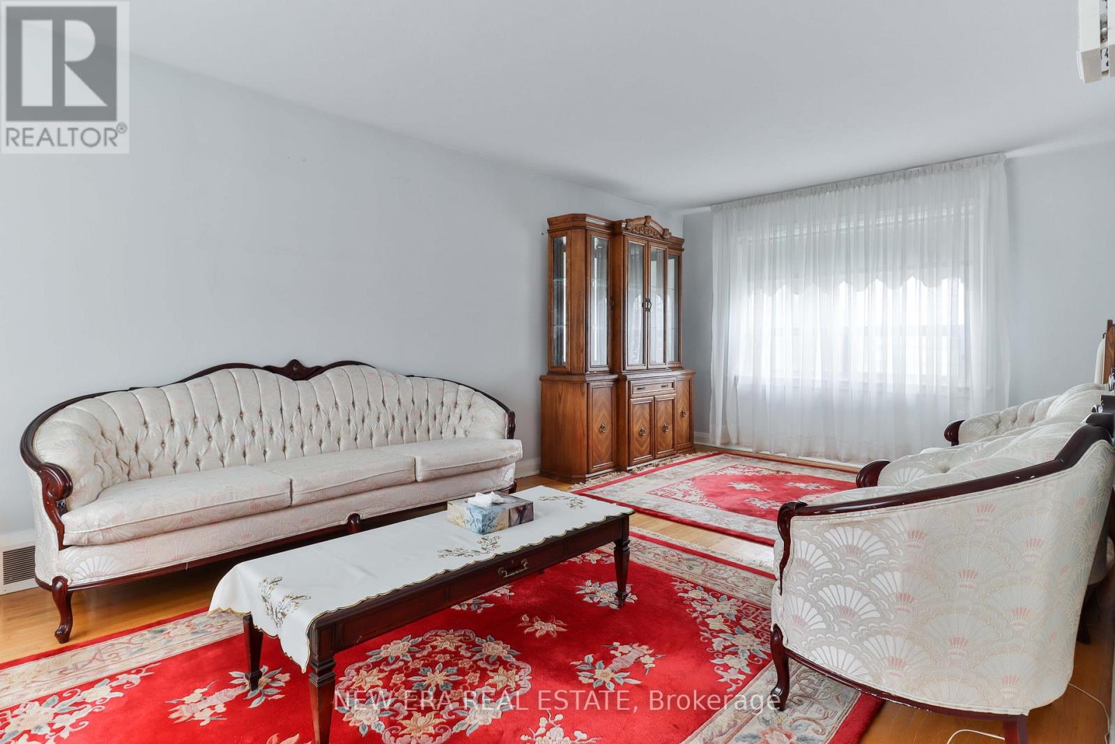 27 Dell Park Avenue, Toronto, Ontario  M6B 2T5 - Photo 6 - C12152231
