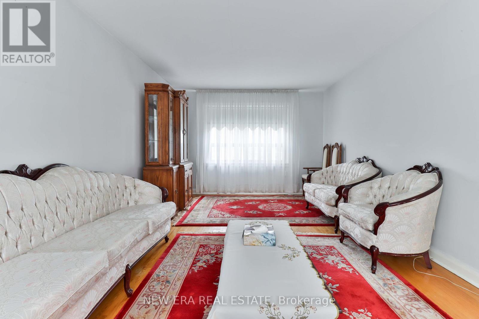 27 Dell Park Avenue, Toronto, Ontario  M6B 2T5 - Photo 7 - C12152231