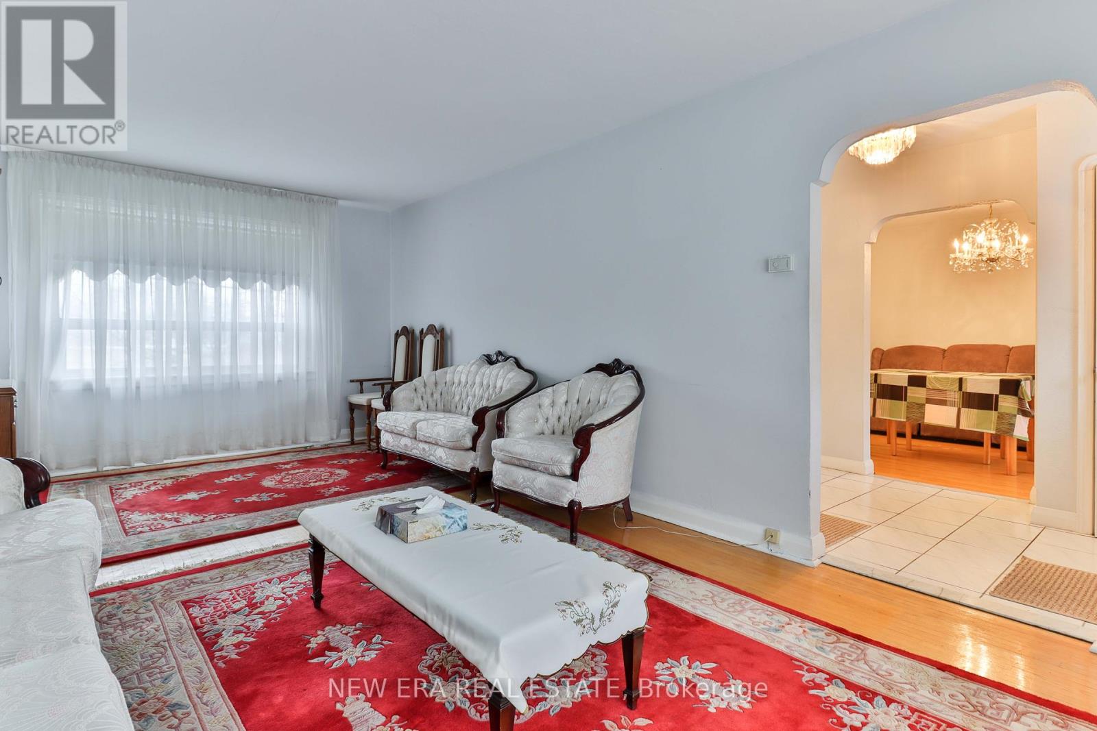 27 Dell Park Avenue, Toronto, Ontario  M6B 2T5 - Photo 9 - C12152231