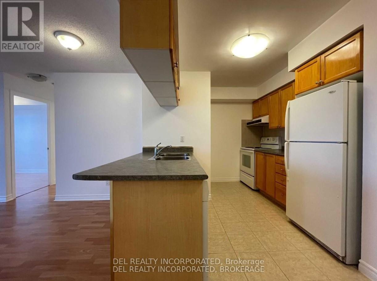 1722 - 3888 Duke Of York Boulevard, Mississauga, Ontario  L5B 4M7 - Photo 1 - W12230425