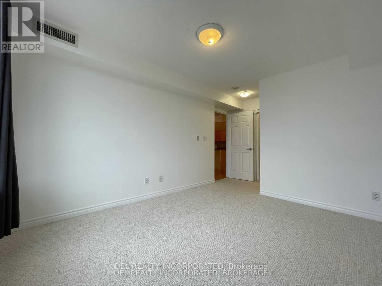 1722 - 3888 Duke Of York Boulevard, Mississauga, Ontario  L5B 4M7 - Photo 10 - W12230425