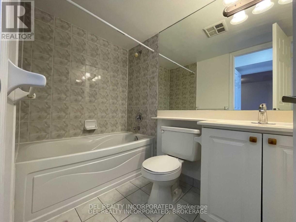 1722 - 3888 Duke Of York Boulevard, Mississauga, Ontario  L5B 4M7 - Photo 12 - W12230425