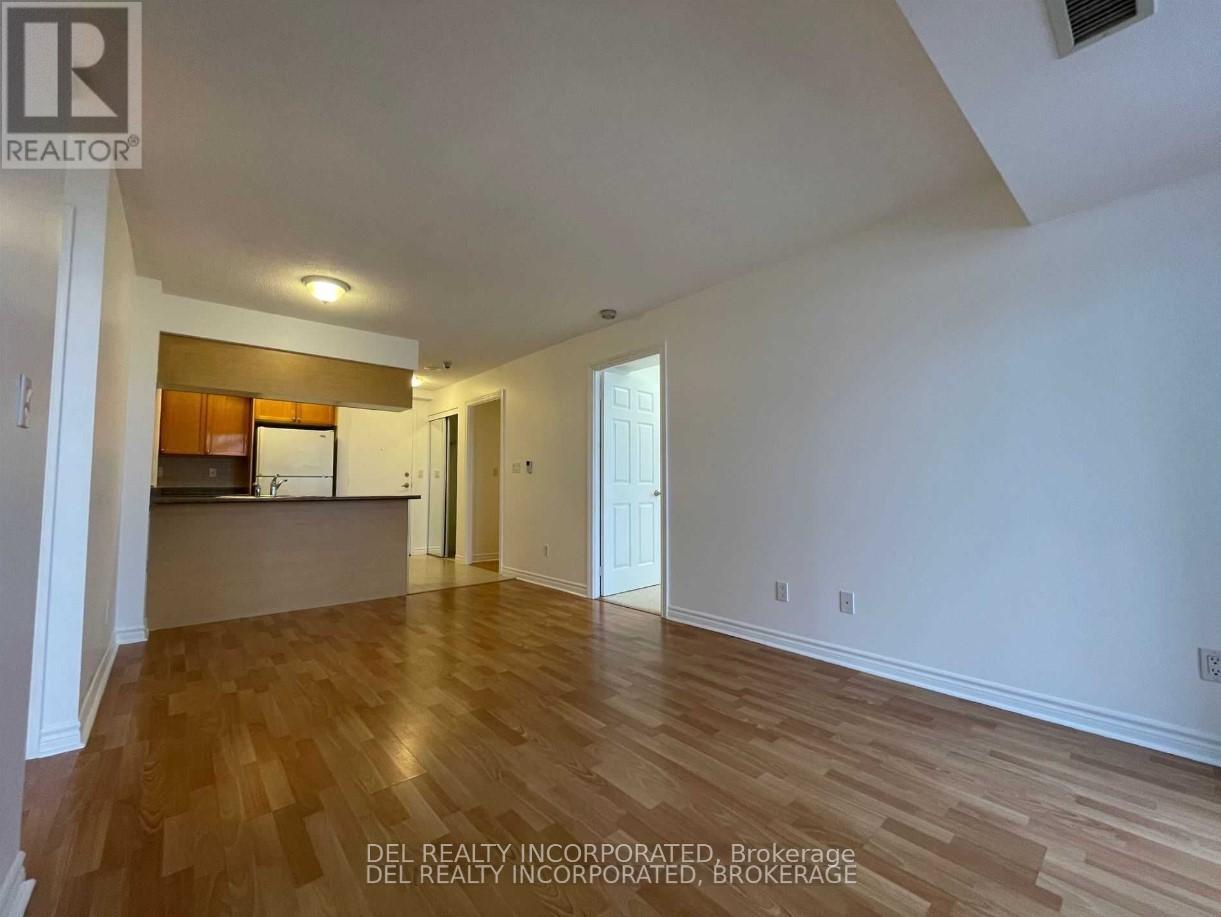 1722 - 3888 Duke Of York Boulevard, Mississauga, Ontario  L5B 4M7 - Photo 2 - W12230425