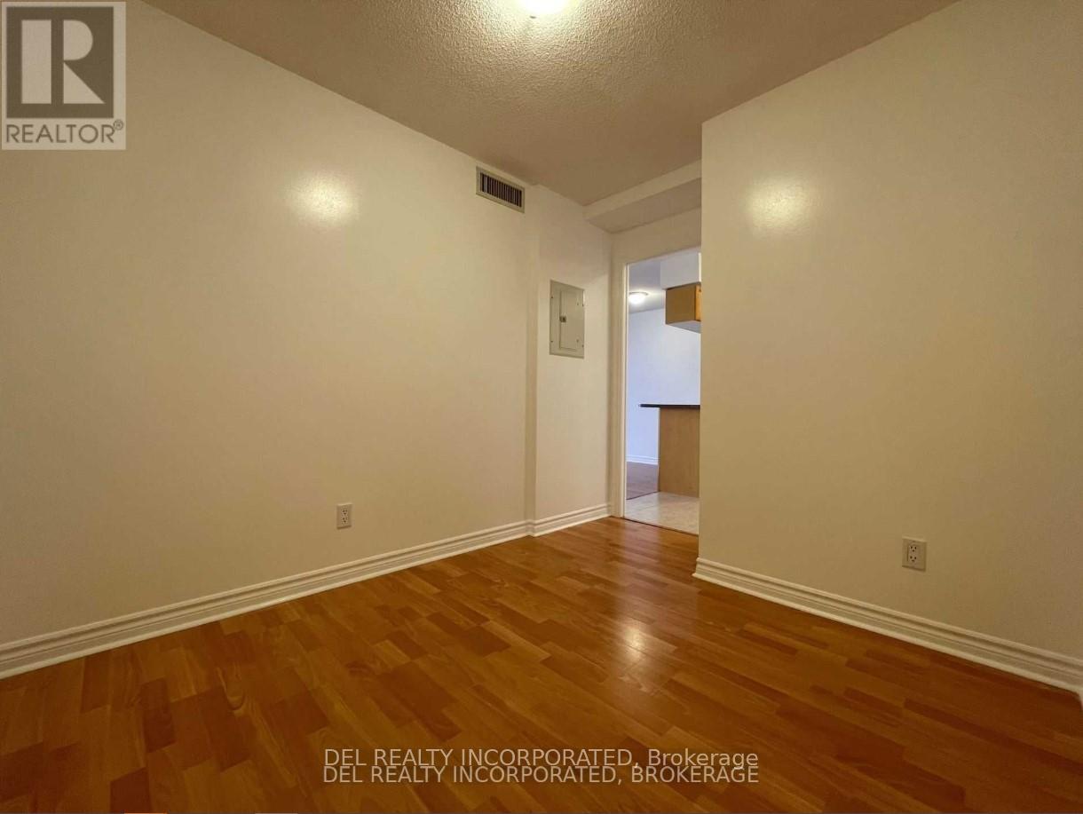1722 - 3888 Duke Of York Boulevard, Mississauga, Ontario  L5B 4M7 - Photo 8 - W12230425