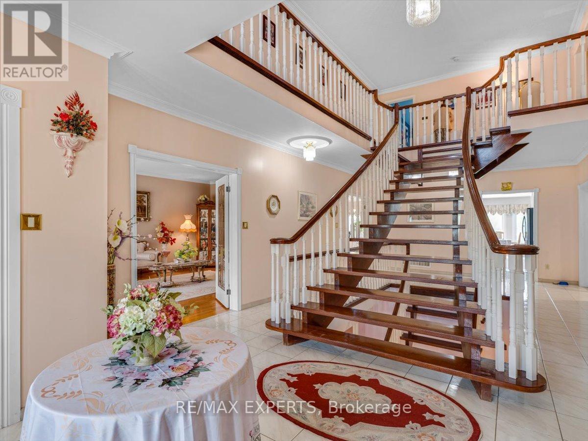9 Cynthia Crescent, Brampton (Toronto Gore Rural Estate), Ontario  L6P 0S9 - Photo 4 - W12230450