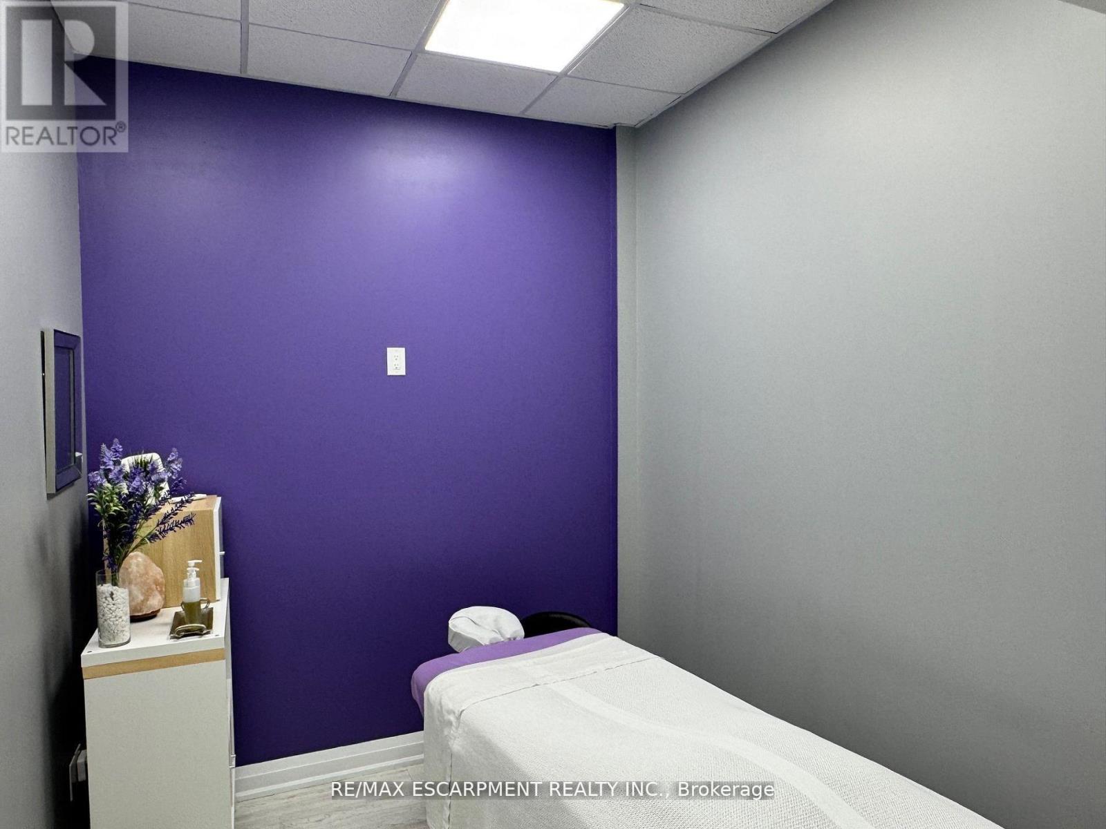 209 - 3465 Platinum Drive, Mississauga (Churchill Meadows), Ontario  L5M 2S1 - Photo 8 - W12230525